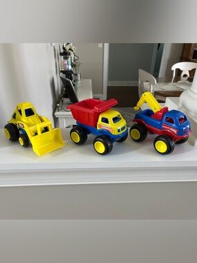 Tonka Yellow, Red and Blue Toy Trucks Set